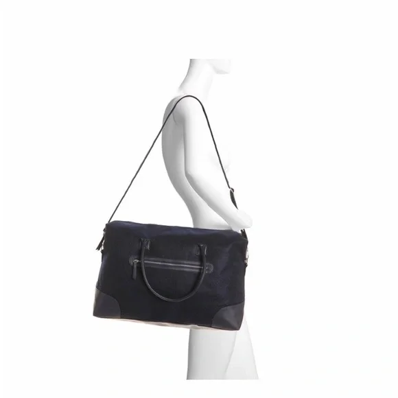 ♻️Reposted New DSW navy felt weekender bag for your traveling - Picture 2 of 14